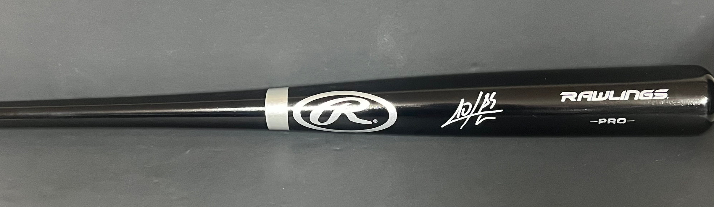 Oscar Colas White Sox Auto Signed Bat Black Beckett WITNESS Hologram BAS