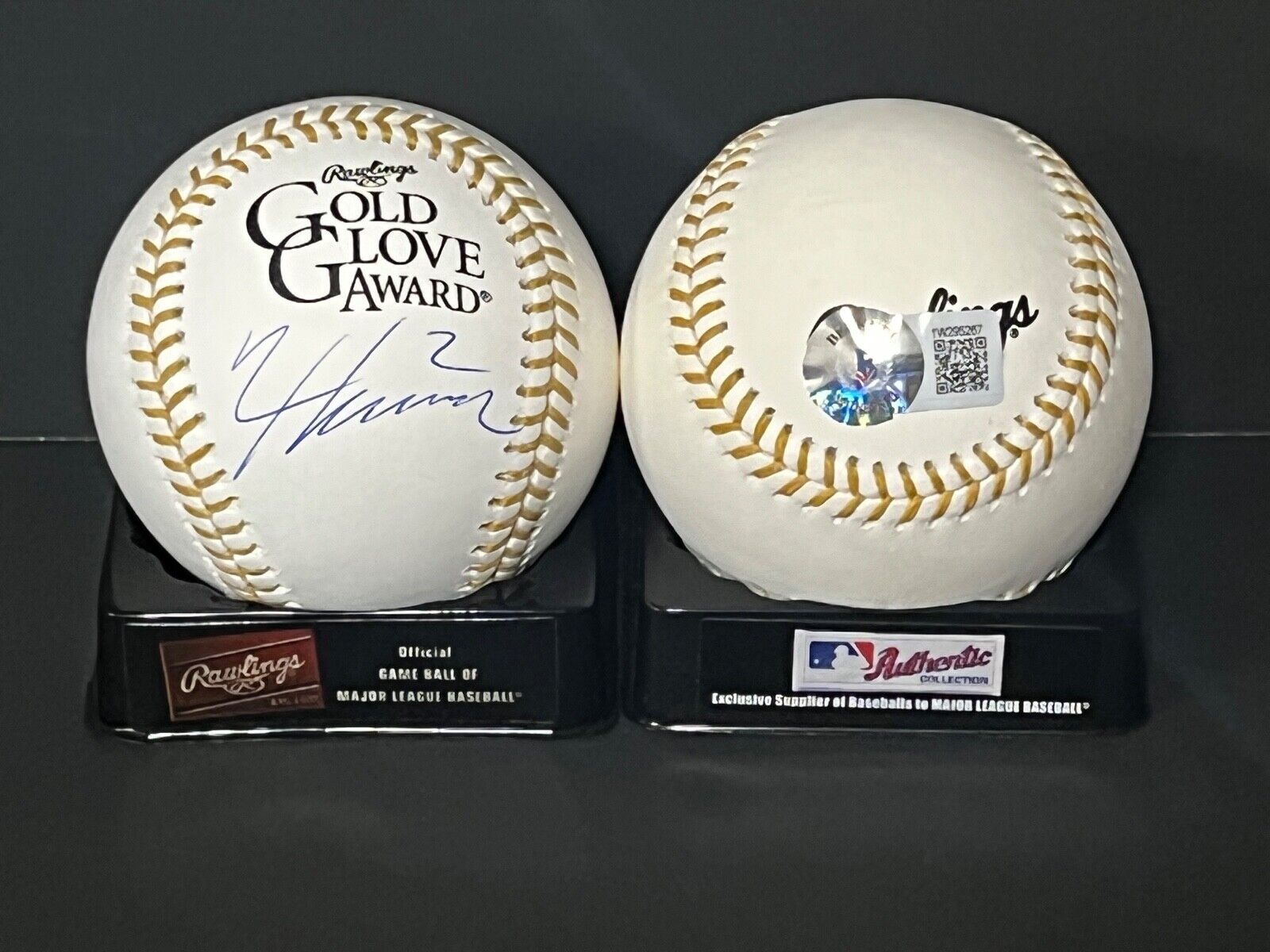 Nico Hoerner Cubs Auto Signed Rawlings Gold Glove Baseball Beckett Witness Holo