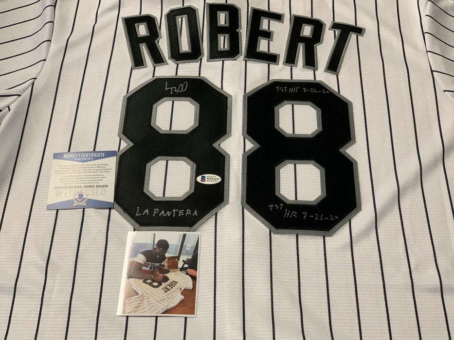 Luis Robert Autographed Chicago White Soxs 16x20 Photo - BAS COA (Black  Jersey)