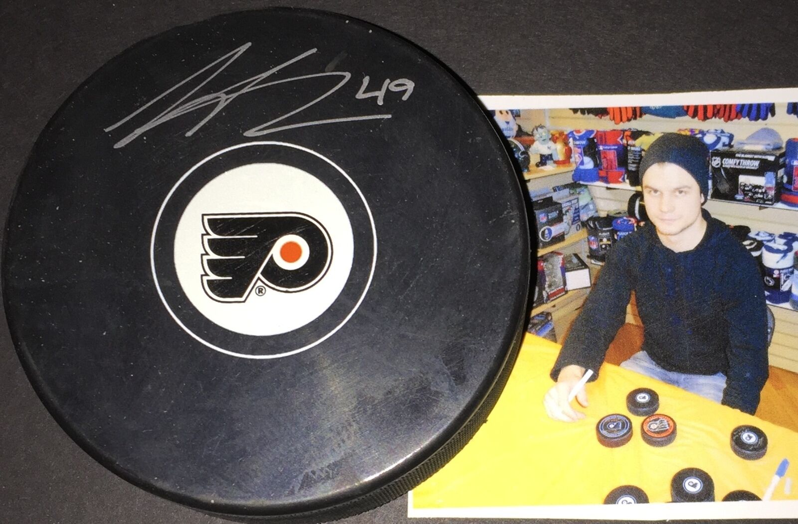 Scott Laughton Philadelphia Flyers Autographed Signed Puck — SidsGraphs